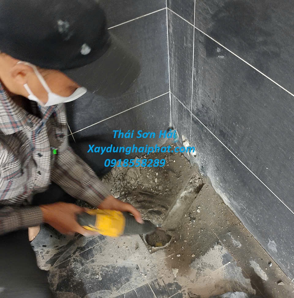 xu-ly-tham-nuoc-nen-nha-ve-sinh-chong-tham-san-toilet-triet-de-o-HN-1