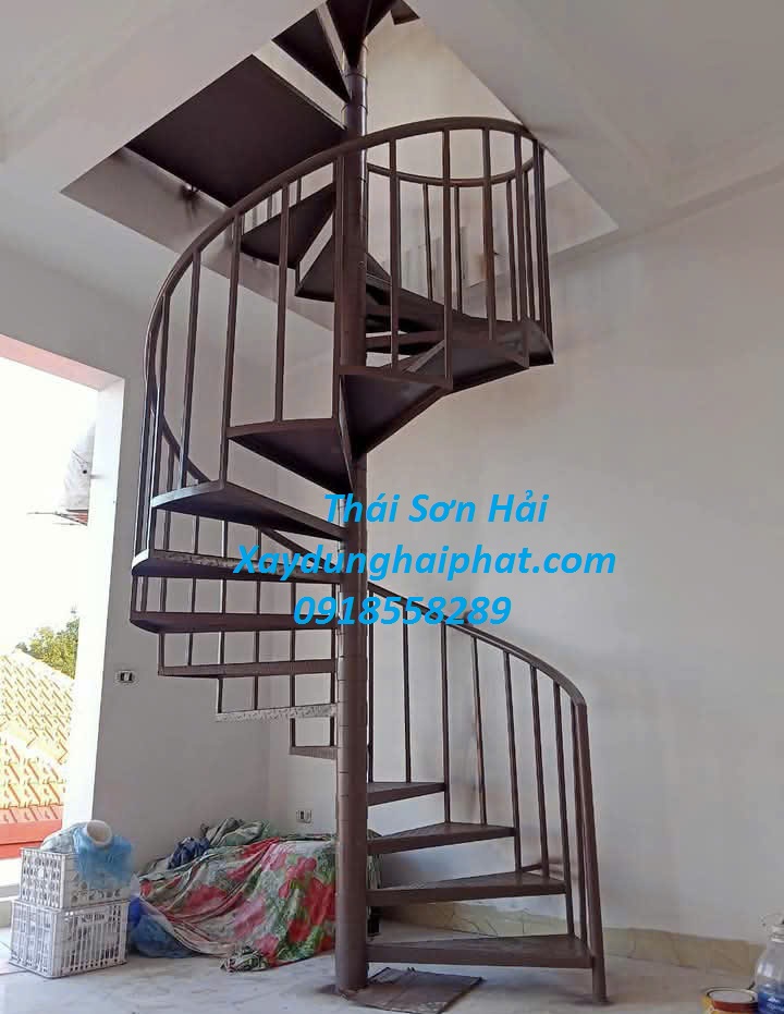 xuong-gia-cong-cau-thang-sat-khung-bao-ve-cho-nha-o-HN-6